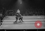 Standbild goldene Handschuhe New York City USA, 1960, aus Sekunde 61 historischem Filmmaterial Videoclip 65675055687