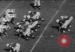 Standbild Fußballspiel New Haven Connecticut USA, 1960, aus Sekunde 8 historischem Filmmaterial Videoclip 65675055693