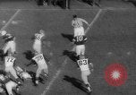 Standbild Fußballspiel New Haven Connecticut USA, 1960, aus Sekunde 11 historischem Filmmaterial Videoclip 65675055693