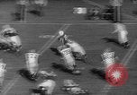 Standbild Fußballspiel New Haven Connecticut USA, 1960, aus Sekunde 12 historischem Filmmaterial Videoclip 65675055693
