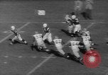 Standbild Fußballspiel New Haven Connecticut USA, 1960, aus Sekunde 13 historischem Filmmaterial Videoclip 65675055693