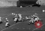 Standbild Fußballspiel New Haven Connecticut USA, 1960, aus Sekunde 15 historischem Filmmaterial Videoclip 65675055693