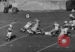 Standbild Fußballspiel New Haven Connecticut USA, 1960, aus Sekunde 16 historischem Filmmaterial Videoclip 65675055693