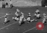 Standbild Fußballspiel New Haven Connecticut USA, 1960, aus Sekunde 17 historischem Filmmaterial Videoclip 65675055693