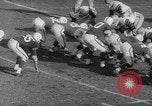 Standbild Fußballspiel New Haven Connecticut USA, 1960, aus Sekunde 20 historischem Filmmaterial Videoclip 65675055693