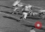 Standbild Fußballspiel New Haven Connecticut USA, 1960, aus Sekunde 22 historischem Filmmaterial Videoclip 65675055693