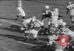 Standbild Fußballspiel New Haven Connecticut USA, 1960, aus Sekunde 24 historischem Filmmaterial Videoclip 65675055693
