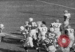 Standbild Fußballspiel New Haven Connecticut USA, 1960, aus Sekunde 25 historischem Filmmaterial Videoclip 65675055693