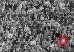 Standbild Fußballspiel New Haven Connecticut USA, 1960, aus Sekunde 26 historischem Filmmaterial Videoclip 65675055693