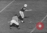Standbild Fußballspiel New Haven Connecticut USA, 1960, aus Sekunde 27 historischem Filmmaterial Videoclip 65675055693