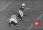 Standbild Fußballspiel New Haven Connecticut USA, 1960, aus Sekunde 28 historischem Filmmaterial Videoclip 65675055693