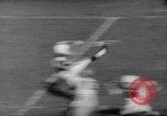 Standbild Fußballspiel New Haven Connecticut USA, 1960, aus Sekunde 30 historischem Filmmaterial Videoclip 65675055693