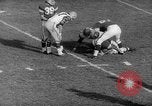 Standbild Fußballspiel New Haven Connecticut USA, 1960, aus Sekunde 37 historischem Filmmaterial Videoclip 65675055693