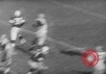 Standbild Fußballspiel New Haven Connecticut USA, 1960, aus Sekunde 44 historischem Filmmaterial Videoclip 65675055693