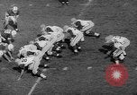 Standbild Fußballspiel New Haven Connecticut USA, 1960, aus Sekunde 51 historischem Filmmaterial Videoclip 65675055693