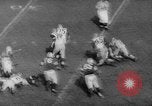 Standbild Fußballspiel New Haven Connecticut USA, 1960, aus Sekunde 53 historischem Filmmaterial Videoclip 65675055693
