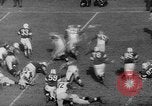Standbild Fußballspiel New Haven Connecticut USA, 1960, aus Sekunde 54 historischem Filmmaterial Videoclip 65675055693