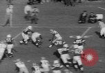 Standbild Fußballspiel New Haven Connecticut USA, 1960, aus Sekunde 55 historischem Filmmaterial Videoclip 65675055693