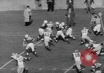 Standbild Fußballspiel New Haven Connecticut USA, 1960, aus Sekunde 57 historischem Filmmaterial Videoclip 65675055693