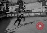 Image Baril Jumping sur la glace Liberty New York USA, 1961, de la seconde 10 séquences d'archives historiques vidéo 65675055703