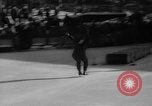 Image Baril Jumping sur la glace Liberty New York USA, 1961, de la seconde 12 séquences d'archives historiques vidéo 65675055703
