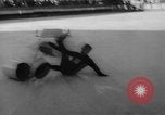 Image Baril Jumping sur la glace Liberty New York USA, 1961, de la seconde 20 séquences d'archives historiques vidéo 65675055703