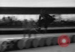 Image Baril Jumping sur la glace Liberty New York USA, 1961, de la seconde 31 séquences d'archives historiques vidéo 65675055703