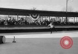 Image Baril Jumping sur la glace Liberty New York USA, 1961, de la seconde 34 séquences d'archives historiques vidéo 65675055703