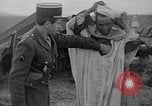 Standbild französische Truppe Algerien, 1954, aus Sekunde 26 historischem Filmmaterial Videoclip 65675055707