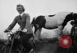 Standbild Mädchen Holland Niederlande, 1954, aus Sekunde 17 historischem Filmmaterial Videoclip 65675055708