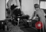 Standbild Mädchen Holland Niederlande, 1954, aus Sekunde 22 historischem Filmmaterial Videoclip 65675055708
