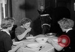 Standbild Mädchen Holland Niederlande, 1954, aus Sekunde 29 historischem Filmmaterial Videoclip 65675055708