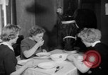 Standbild Mädchen Holland Niederlande, 1954, aus Sekunde 30 historischem Filmmaterial Videoclip 65675055708