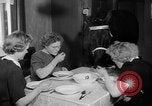 Standbild Mädchen Holland Niederlande, 1954, aus Sekunde 31 historischem Filmmaterial Videoclip 65675055708