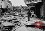 Immagine di 1955 flood devastazione nel nordest degli Stati Uniti United States USA, 1955, secondo 51 filmato di repertorio 65675055709