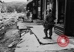 Immagine di 1955 flood devastazione nel nordest degli Stati Uniti United States USA, 1955, secondo 56 filmato di repertorio 65675055709