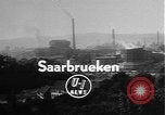 Standbild Wahl Ausschreitungen Saarbrucken Deutschland, 1955, aus Sekunde 5 historischem Filmmaterial Videoclip 65675055711