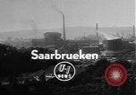 Standbild Wahl Ausschreitungen Saarbrucken Deutschland, 1955, aus Sekunde 7 historischem Filmmaterial Videoclip 65675055711