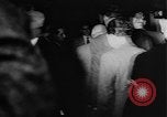 Standbild Wahl Ausschreitungen Saarbrucken Deutschland, 1955, aus Sekunde 26 historischem Filmmaterial Videoclip 65675055711