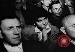 Standbild Wahl Ausschreitungen Saarbrucken Deutschland, 1955, aus Sekunde 32 historischem Filmmaterial Videoclip 65675055711