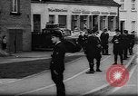 Standbild Wahl Ausschreitungen Saarbrucken Deutschland, 1955, aus Sekunde 52 historischem Filmmaterial Videoclip 65675055711