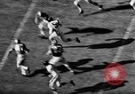 Immagine di Football americano Seattle Washington USA, 1955, secondo 47 filmato di repertorio 65675055714