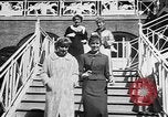 Immagine di Sfilata di moda Belmont Park New York USA, 1957, secondo 16 filmato di repertorio 65675055745