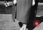 Immagine di Sfilata di moda Belmont Park New York USA, 1957, secondo 17 filmato di repertorio 65675055745