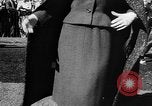 Immagine di Sfilata di moda Belmont Park New York USA, 1957, secondo 18 filmato di repertorio 65675055745