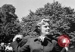 Immagine di Sfilata di moda Belmont Park New York USA, 1957, secondo 22 filmato di repertorio 65675055745