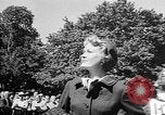 Immagine di Sfilata di moda Belmont Park New York USA, 1957, secondo 27 filmato di repertorio 65675055745