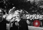 Immagine di Sfilata di moda Belmont Park New York USA, 1957, secondo 38 filmato di repertorio 65675055745