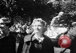 Immagine di Sfilata di moda Belmont Park New York USA, 1957, secondo 39 filmato di repertorio 65675055745