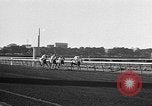 Immagine di Sfilata di moda Belmont Park New York USA, 1957, secondo 53 filmato di repertorio 65675055745